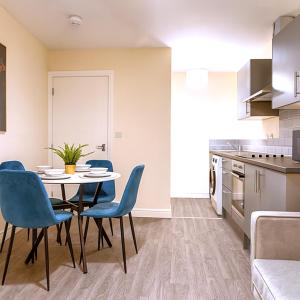 Cardiff Emerald Suite Contractors Sleeps 5