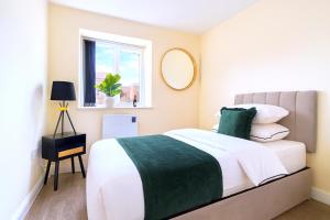 Cardiff Emerald Suite Contractors Sleeps 5