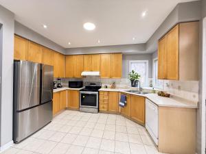 4BR 3 Bath Comfort Home Mississauga