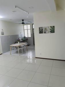 Homestay Bajet EM3 Pantai Damai 2