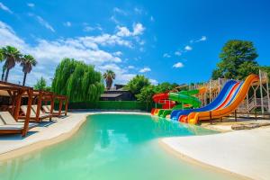 Capri Hotel y Cabañas