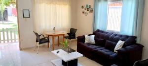 Casa familiar completa con patio grande y estacionamiento en zona tranquila