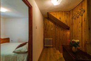 Apartment with BBQ in Kozljak 8745