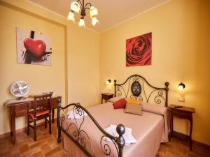 Apartment with swimming pool in Tuscany