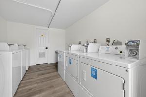 Minimalist Comfort Pensacola Studio