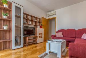 Apartments and rooms by the sea Tucepi, Makarska - 24679