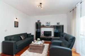 Apartments with parking space Kastel Novi, Kastela - 24745