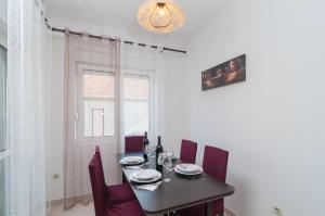 Apartments with parking space Kastel Novi, Kastela - 24745