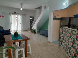 Guarujá Pitangueiras 2 quadras praia