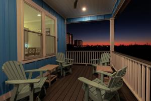 3BR Beach Home, 5 Min Walk to Private Beach, Snowbirds welcome, Luxurious, Dog Friendly