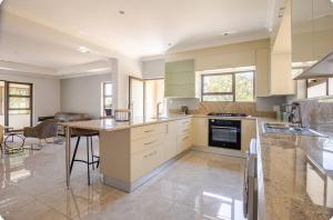 Serene City Escape - Near Sandton, Melrose and Illovo