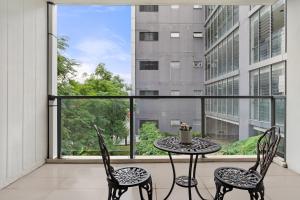 26E ABNB-Style 3BR with 2 Free Parking, Walk to Chinatown burwood