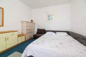 Apartment in Novi Vinodolski 15308