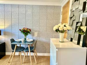 Modern Studio Garden view 5 min from Metro Station Elizabeth Line