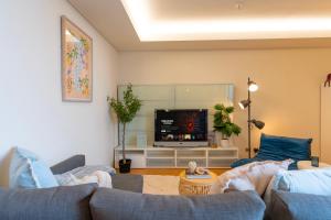 Santorini Vibes- Luxury Perth CBD