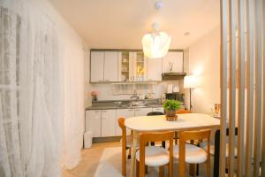 Jan Feb Special#Free Welcome wine#Free Luggage Storage#Private 1st floor#HyeHwa Family 3BR 8P#명동#동대문DDP#서울대병원#창덕궁#Naksan Park#종묘