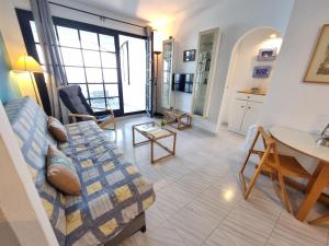 Apartamento acogedor con terraza privada y piscina comunitaria en LEscala - HISP-236-108
