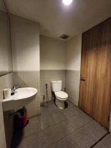 Modern Cozy 2BR Pool View by Navastay Bogor Icon