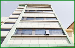 Mahakaleshwar jyotilinga Temple Dwarika - Dhish Premium near Railway station, Fully Air conditioned Rooms -wifi- Lift and Restaurant Facilities, BEST HOTEL IN UJJAIN