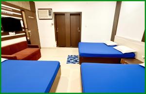 Mahakaleshwar jyotilinga Temple Dwarika - Dhish Premium near Railway station, Fully Air conditioned Rooms -wifi- Lift and Restaurant Facilities, BEST HOTEL IN UJJAIN