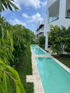 Swim up and Beach Getaway at White Sands