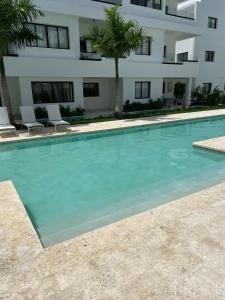 Swim up and Beach Getaway at White Sands