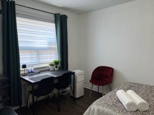 Private Room with Shared Bathroom in West-Toronto
