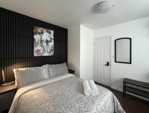 Private Room with Shared Bathroom in West-Toronto