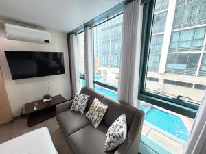 ONE UPTOWN RESIDENCE BGC 2-bed 1BR