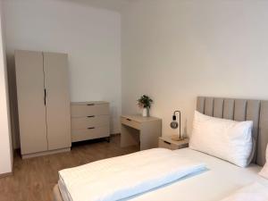 Bright Rooms, 6 Minutes to Metro U3