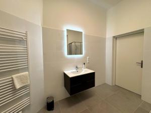 Bright Rooms, 6 Minutes to Metro U3