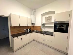 Bright Rooms, 6 Minutes to Metro U3