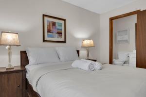 Bright 3BR Upper Level Stay • Pet Friendly