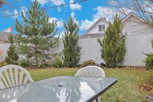 Bright 3BR Upper Level Stay • Pet Friendly