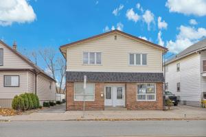 Bright 3BR Upper Level Stay • Pet Friendly