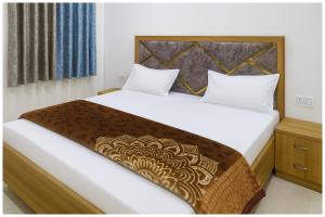Surya Nagar Hotel M - Residency Near Baba Ji Gurudev Mandir- Sri Krishna Janmabhoomi - Room Service and Parking facilities - Fully Air conditioning Luxuary Room - Top Rated Hotel In Mathura