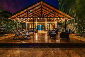 Casa de los Lorros close to whale tail