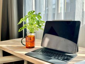 Walk2BTS, KingBed, FastWiFi, FreeLaundry, Netflix