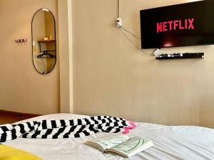 Walk2BTS, KingBed, FastWiFi, FreeLaundry, Netflix