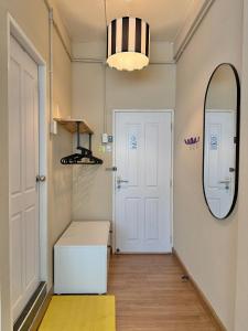 Walk2BTS, KingBed, FastWiFi, FreeLaundry, Netflix