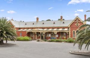 Modern Crestwood Retreat - 2BR Near Canberra City