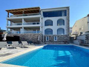 Apartment LaVilla - Two Bedroom Apartment with Balcony and Sea View uti
