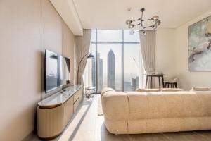 PENINSULA ONE 1BR by Design Studio