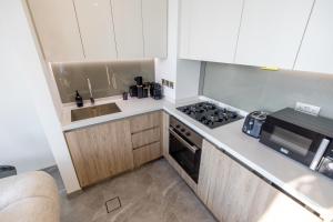 PENINSULA ONE 1BR by Design Studio