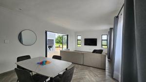 Modern Farmhouse, Pool, WiFi in Estate