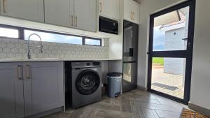 Modern Farmhouse, Pool, WiFi in Estate