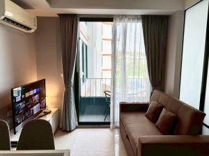 Stylish 1BR Surin Beach Kitchen & Rooftop Pool by Renttini