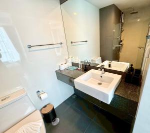 Stylish 1BR Surin Beach Kitchen & Rooftop Pool by Renttini