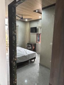 PLAY A K A Residency couple friendly