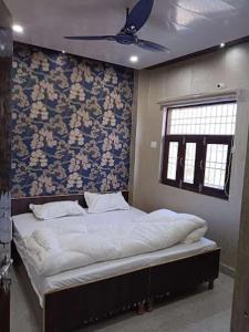 PLAY A K A Residency couple friendly